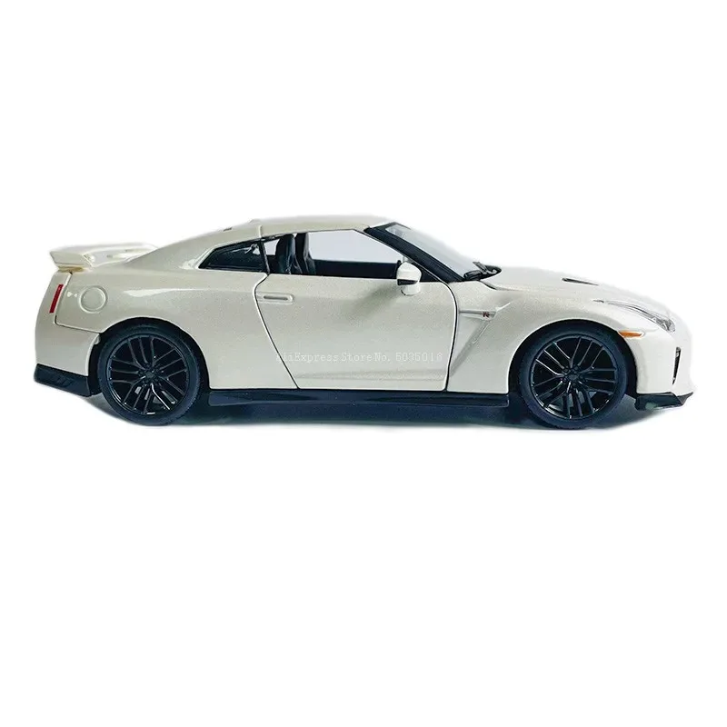 Bburago 1:24 2017 Nissan Ares GT-R coche de carreras de aleación vehículo de lujo Diecast coches extraíbles modelo juguete colección regalo
