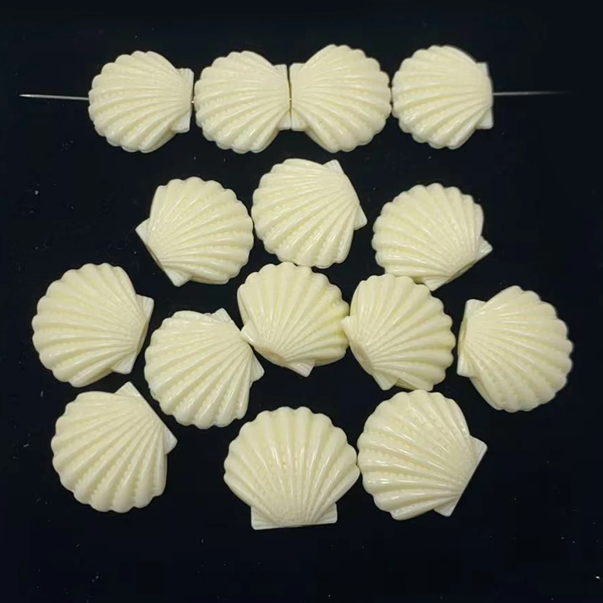 10pcs Scallop-shaped Through-hole Beads Natural Shell Beads for Jewelry Making Supplies DIY Necklaces Bracelets and Accessories