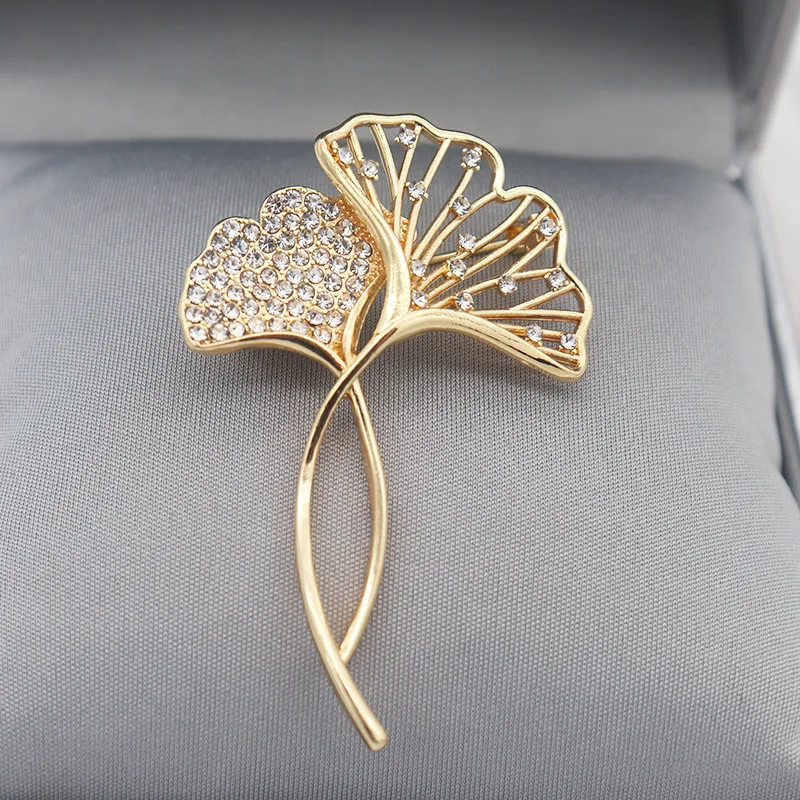 

Новая брошь с бриллиантовым жемчугом гинкго, модный и креативный аксессуар для одежды с защитой от воздействия