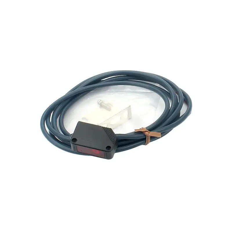 Original NEW E3ZG-R81 PNP 2M  Spare parts