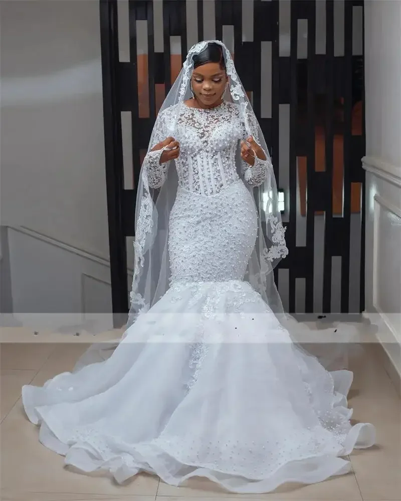 ชุดแต่งงานทรงเมอร์เมดแบบสั่งตัดพิเศษ คอทรงโอ ประดับลูกปัดและมุก แขนยาว พร้อมชายกระโปรงยาวลากพื้น สำหรับเจ้าสาว