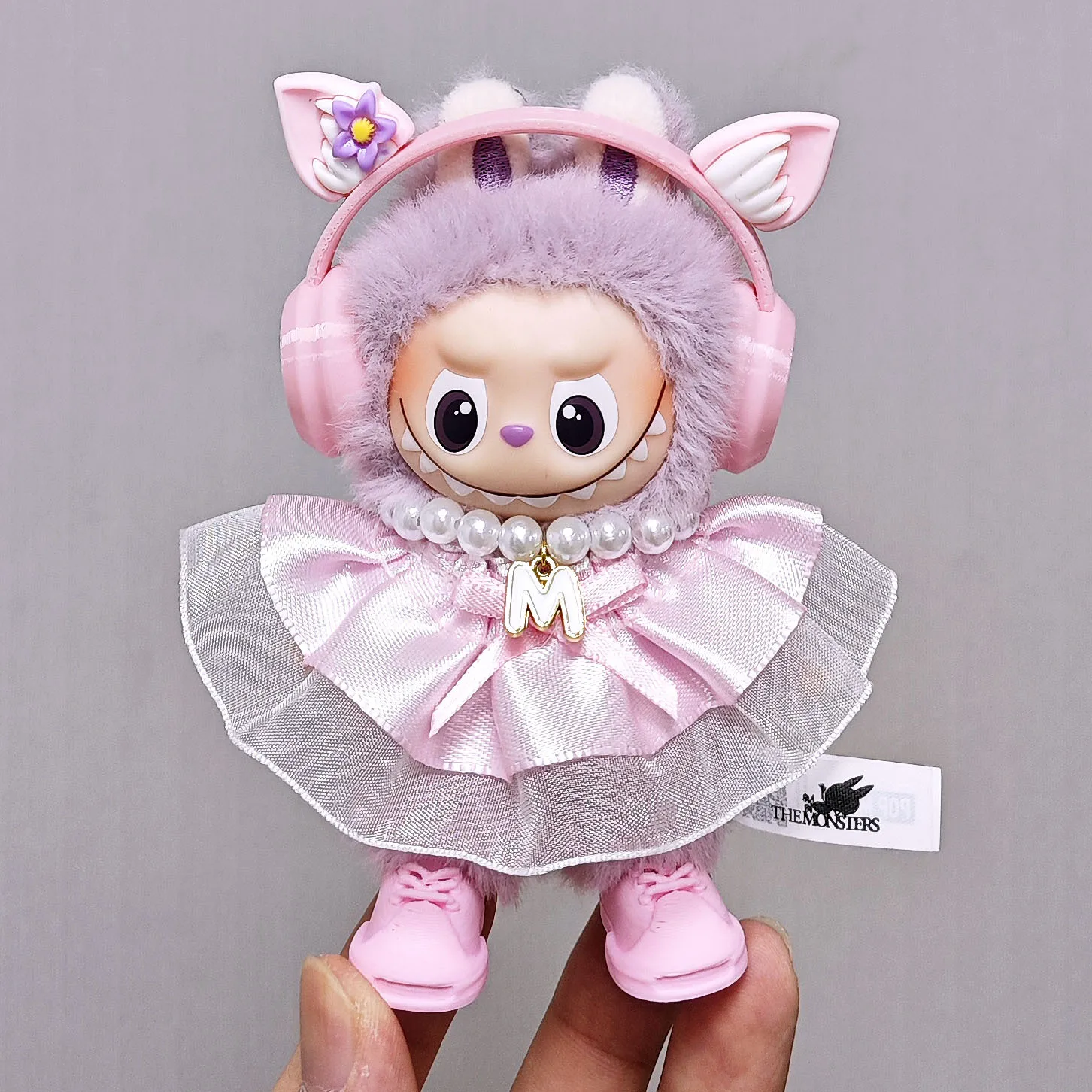 

Cute Pink Cape Dress With Pearl Letter Necklace For 10cm 4th Gen Labubu Heart Code Series