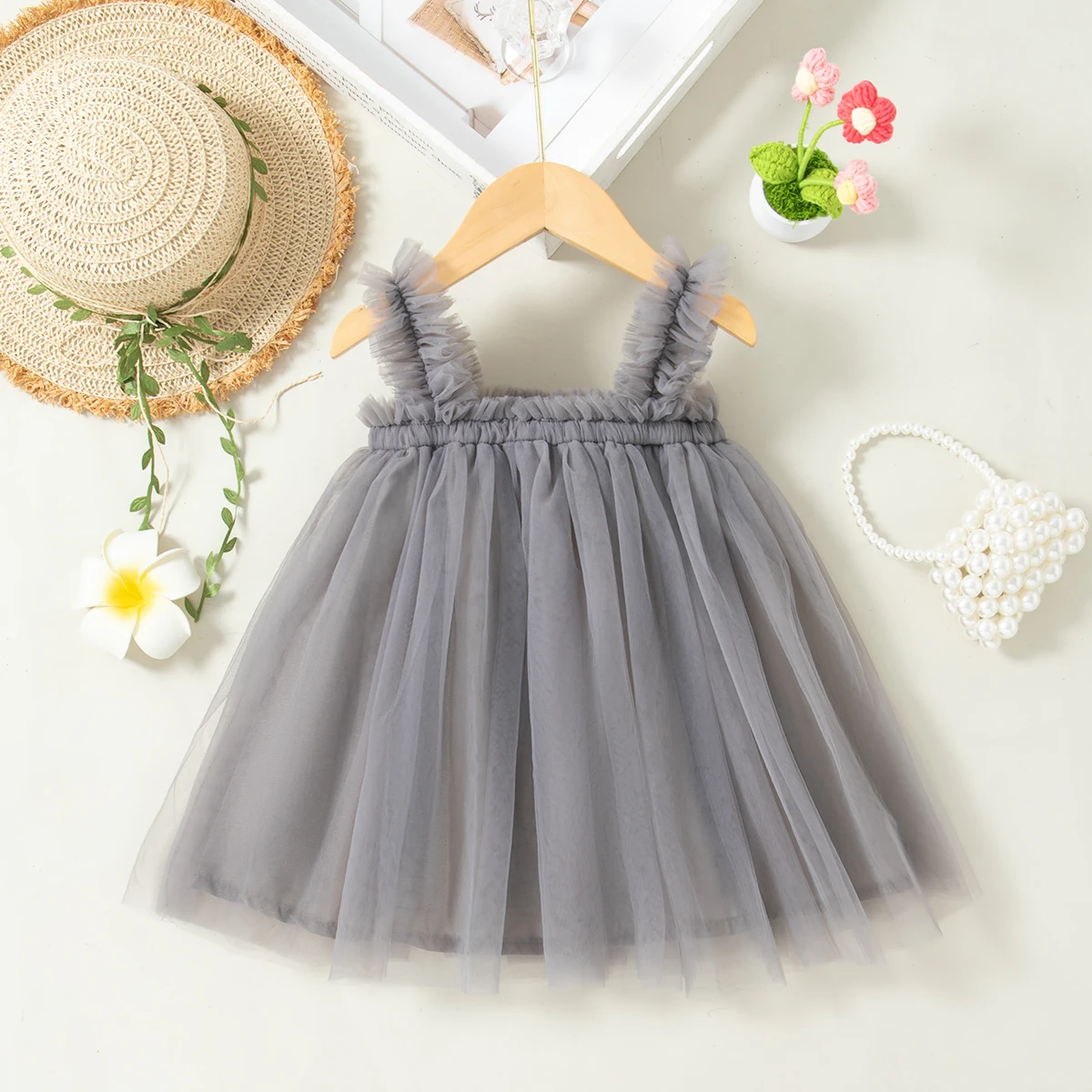 Abito estivo per nuove ragazze Abito a trapezio pieghettato in rete con scollo all'americana Abito da sposa con fiori per bambini Abito da squadra per festa di compleanno Tinta unita