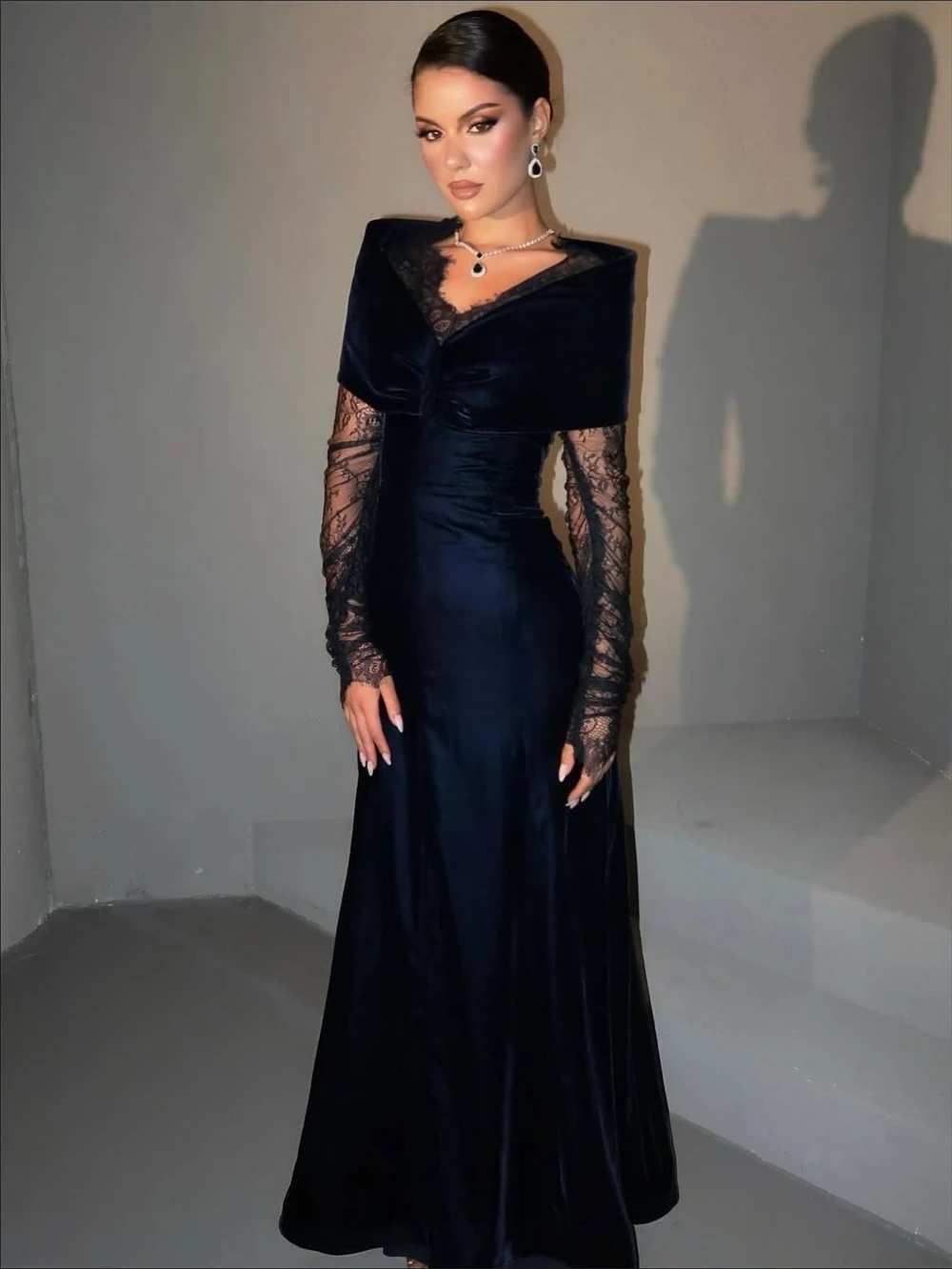

Customized Simple Blue Velvet Evening Dress Formal V-Neck Long Sleeves Cocktail Dress Sexy Straight Ankle Length Celebrity Gowns