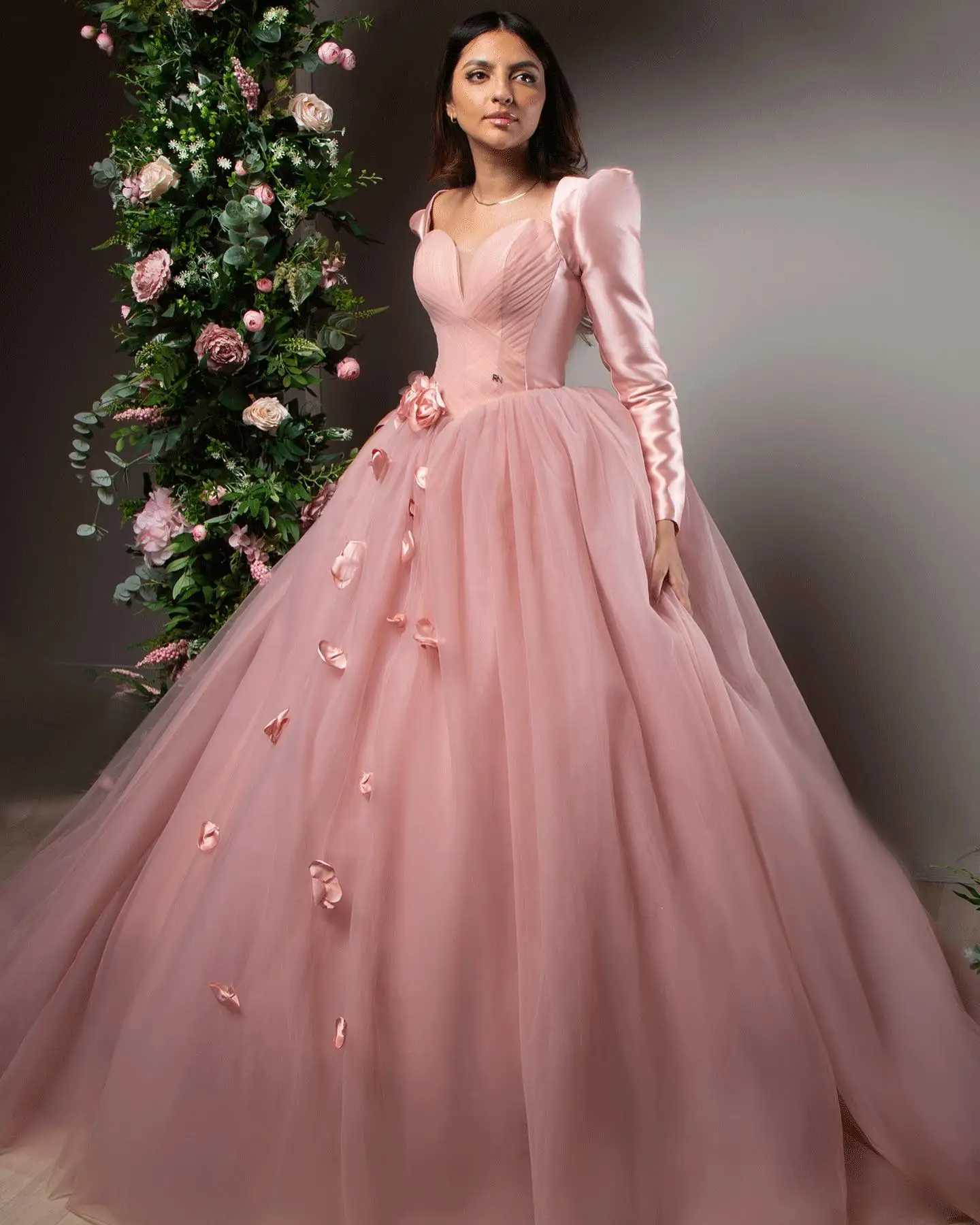 V Neck Long Sleeves Pleats A-Line Appliques Floor Length Tulle Lace Up Back Sweep Train Elegant Evening Dress Woman Custom Size