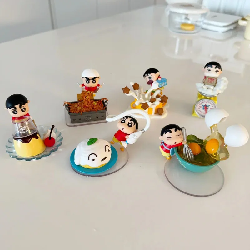 เรเมนท์ ครายอน ชินจัง ฉากทำอาหารร่วมกัน กล่องสุ่มของแท้ ฟิกเกอร์ครัวละเอียดมาก ของสะสมสำหรับนักสะสม ของขวัญ ตกแต่งโต๊ะทำงาน