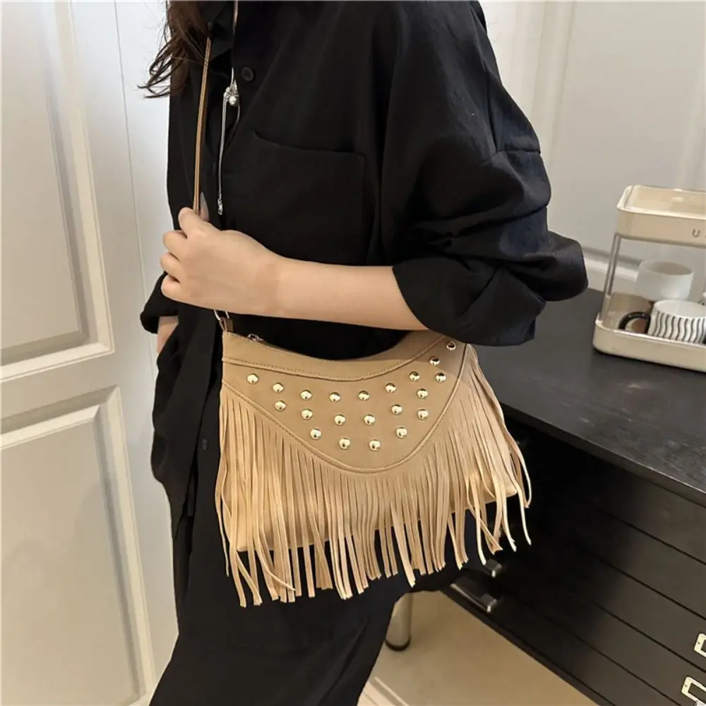 

Korean Vintage Rivet Shoulder Bag Suede Boho Underarm Bag Tassel Zipper Handbag Outdoor