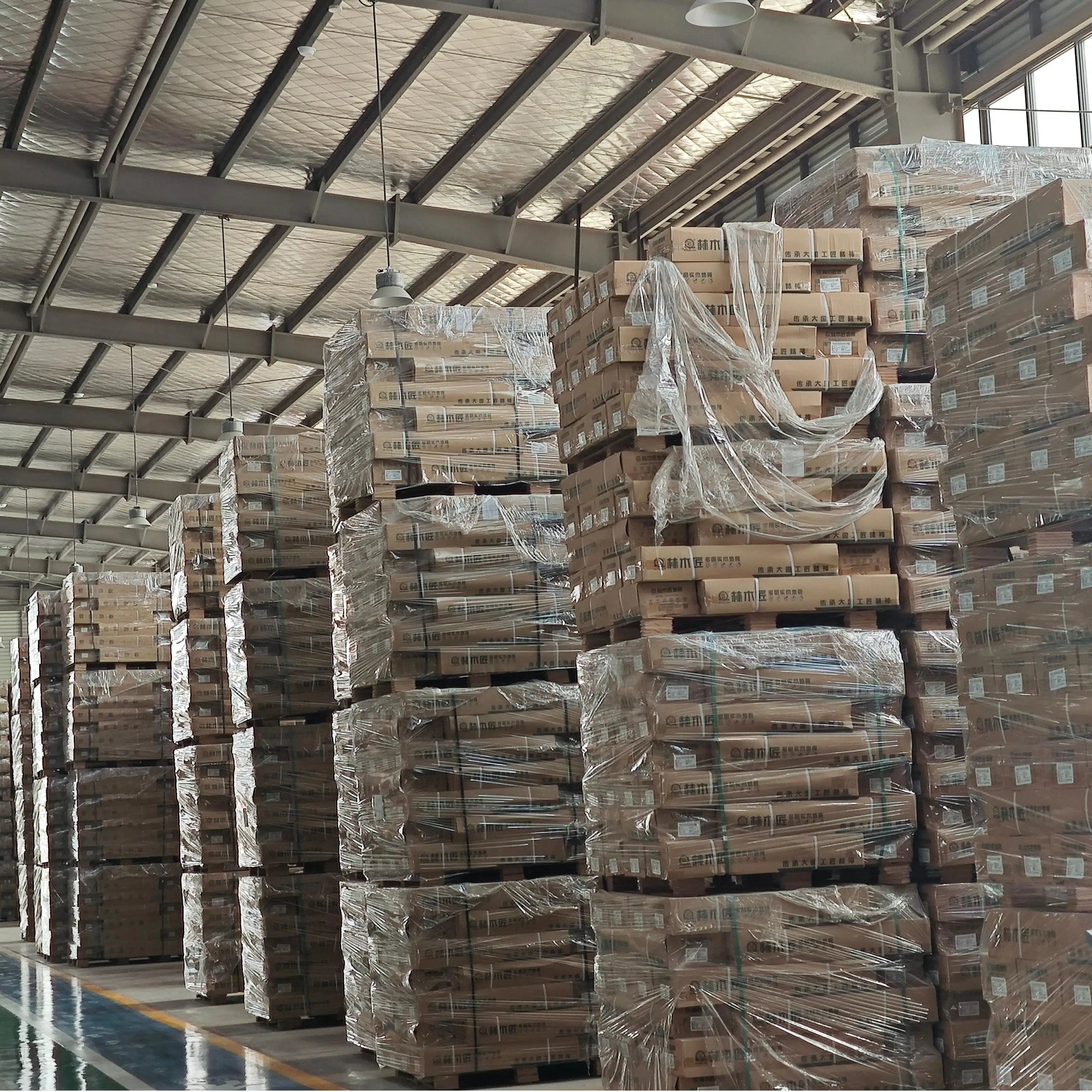 모던 심플리시티 12mm HDF 라미네이트 우드 플로어링 AC4 우드 그레인 클릭 설치 고광택 기술 무광 표면 처리