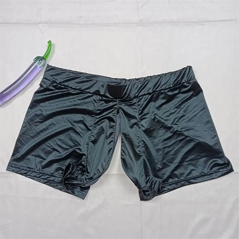 Zíper invisível masculino abre a vrilha cueca, vê através do shorts preto puro, fundo de dormir casual