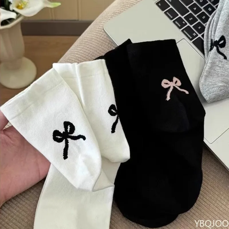 3 Paar modische Rundhals-Socken, einfarbig, niedlich, weich und bequem, lässig, für Damen, Fliege, mittlere Röhrensocken