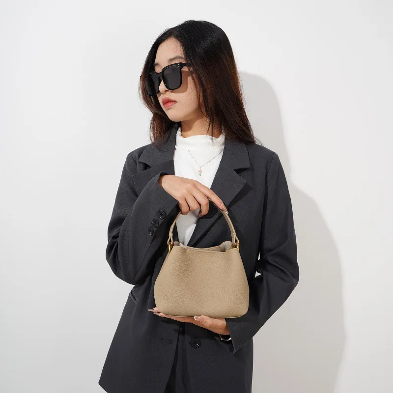 sac-a-couches-polyvalent-impermeable-avec-poches-spacieuses-sangle-confortable-ideal-pour-les-voyages-les-trajets-quotidiens-et-la-parentalite-quotidienne