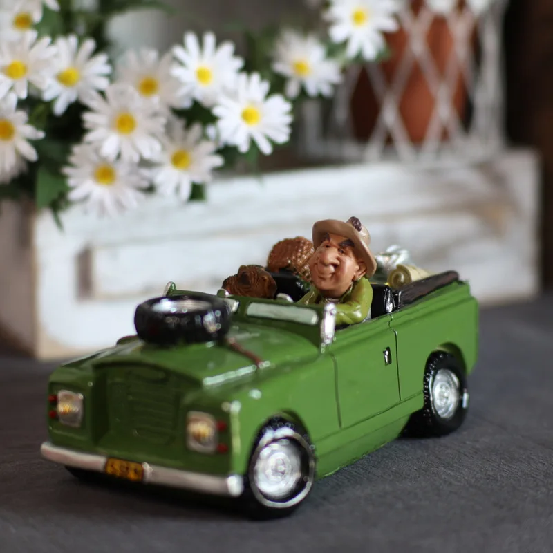 

Итальянский юмор, преувеличенный стиль, ручная роспись, смола, водительский человек, домашний креативный настольный орнамент, подарок, банк, копилка