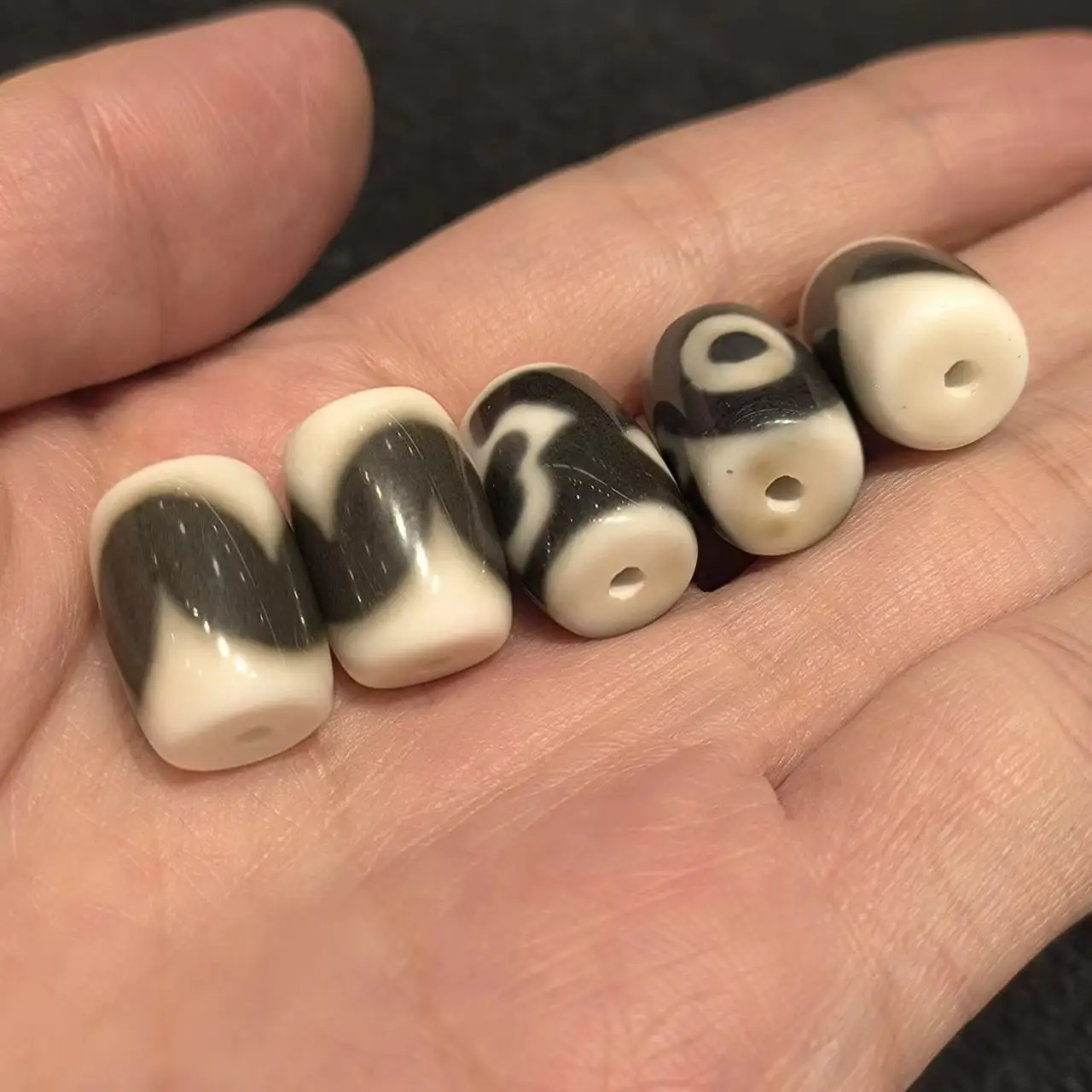 1pcs/lot natural multi-pattern old agate dzi barrel beads Black and white Handmade beads 16x11.5mm weathering Horseshoe lines