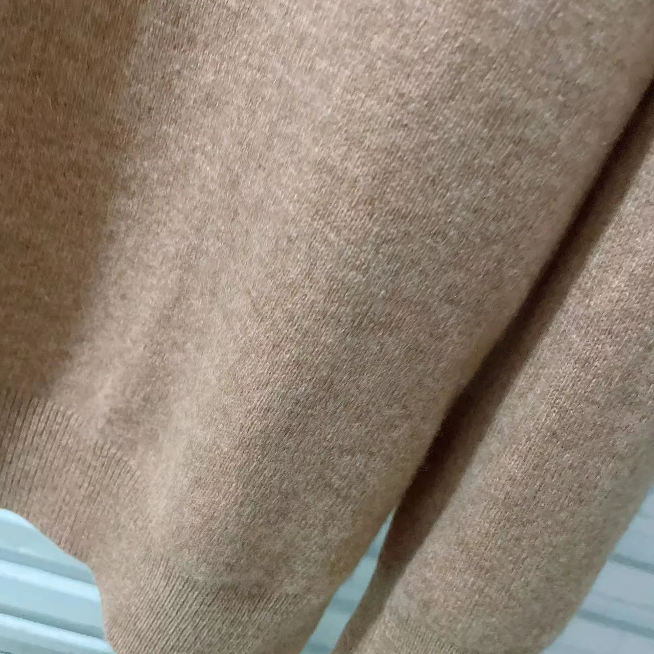 이탈리아 LP 남성 의류 2025 초가을 신상 단색 패션 울 스웨터 남성 캐주얼 V넥 긴팔 스웨터