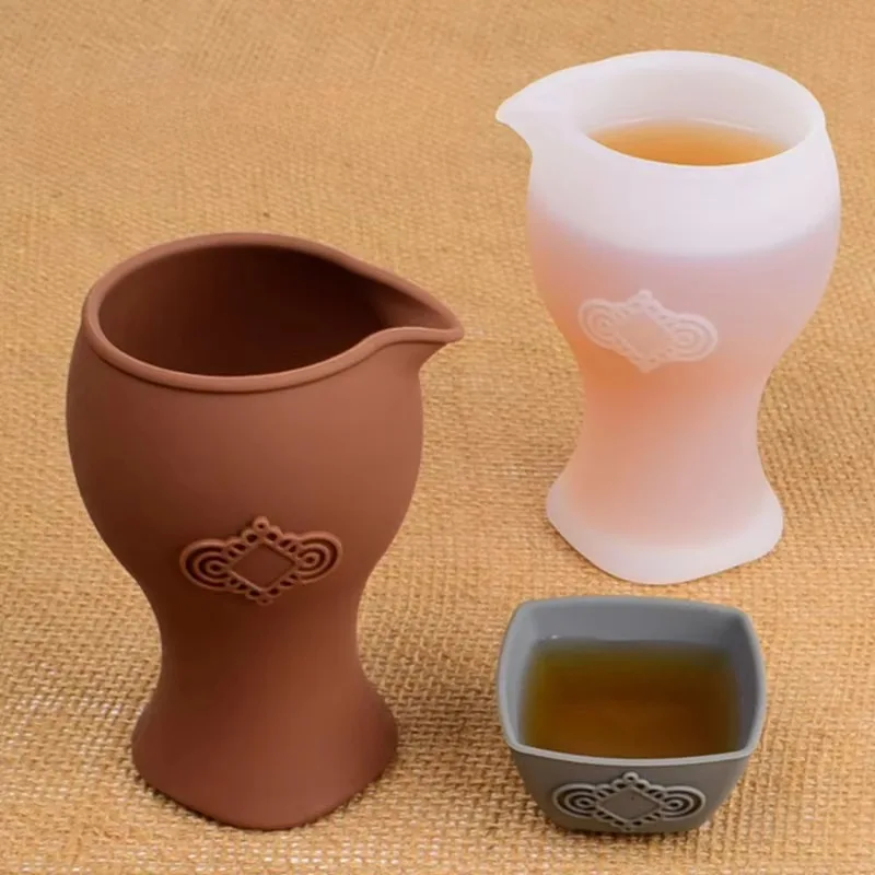Silicone Tea Dispenser with Scale Outdoor Anti Drop Baijiu Public Cup Drink Pouring Serving Cup for Home Outdoor Party