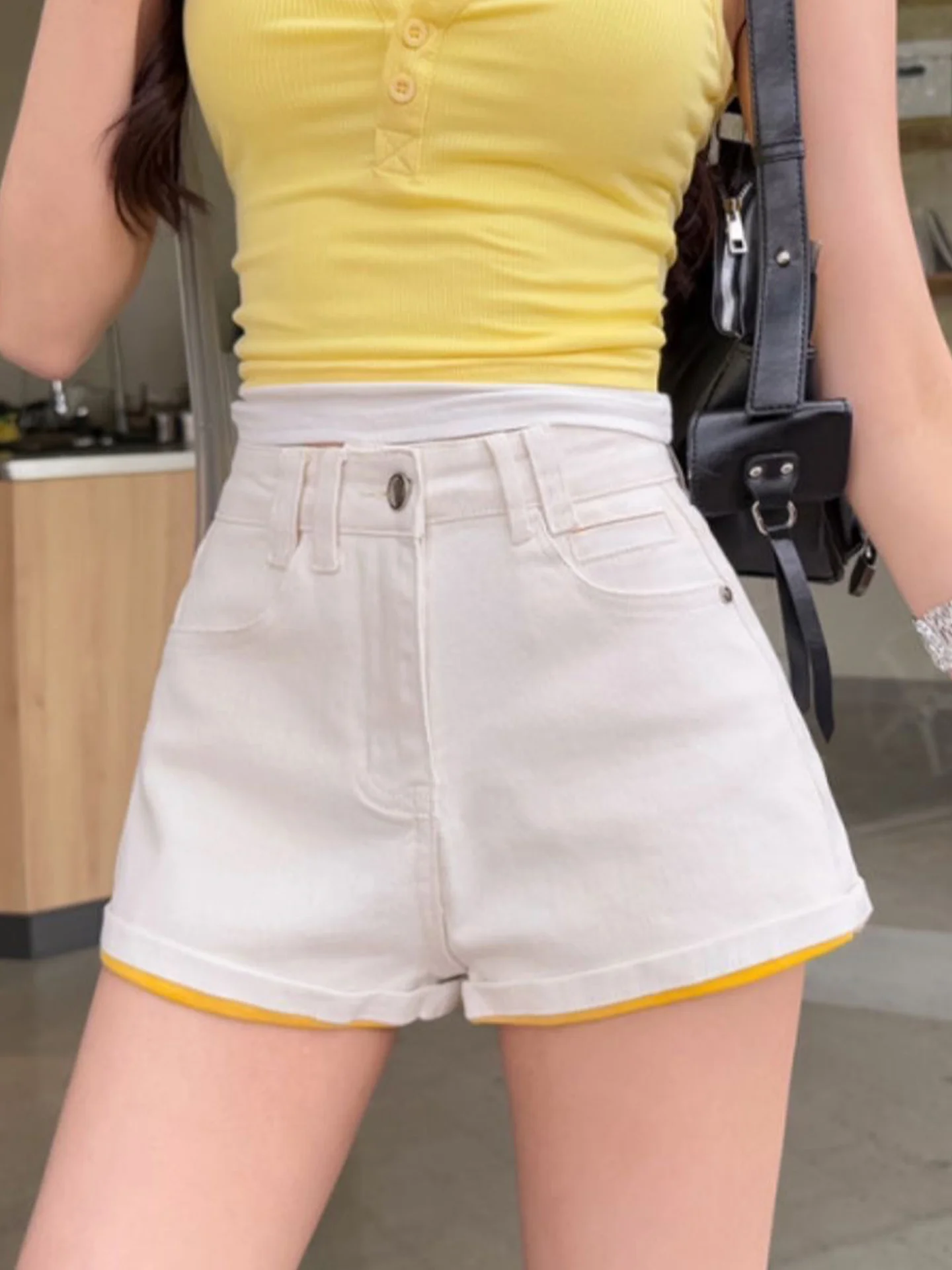 

Американские джинсовые шорты Dopaamine Lemon Yellow для женщин: летняя новинка, эффектный дизайн, цветные блоки, выстиранный деним, А-силуэт, широкие штанины, хит продаж