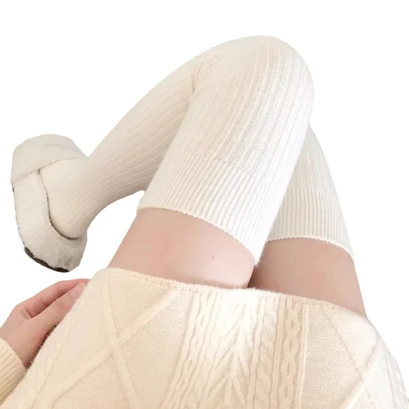 جوارب صوف لوليتا لخريف وشتاء للسيدات - جوارب طويلة سميكة ودافئة بلون سادة | جوارب عصرية باللونين الأبيض والأسود #1