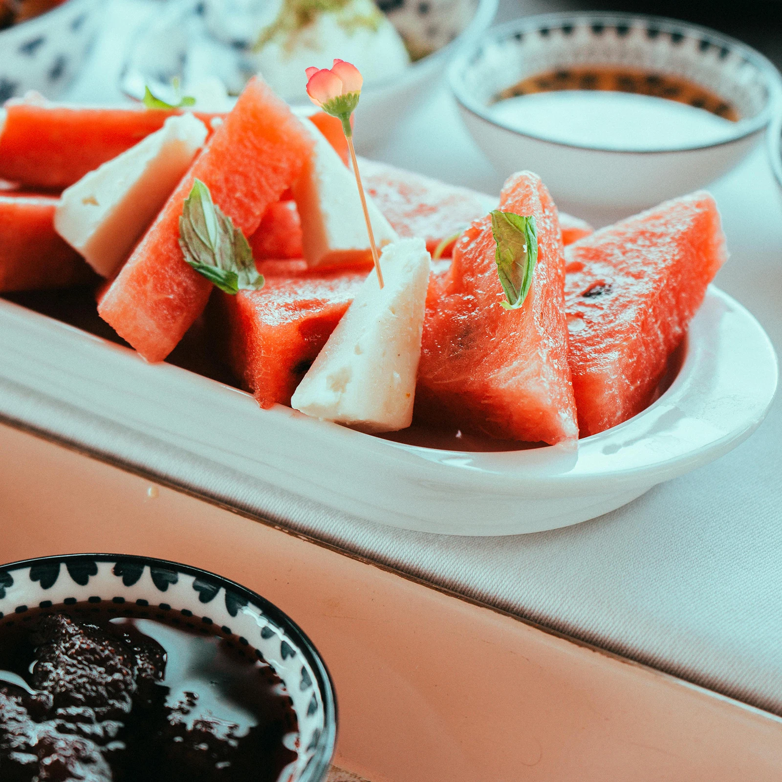 

30pcs Plate Picks Realistic Rose Cocktail Skewers Party Cocktail Picks Disposable Wooden Dessert Decorations Party Supplies