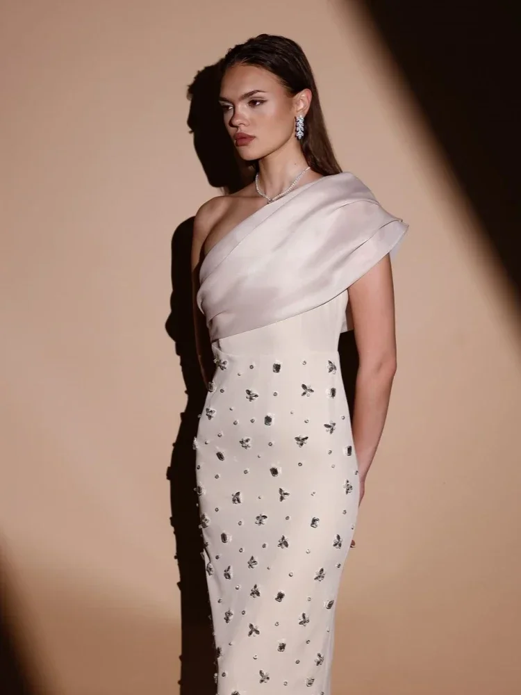 

Элегантное белое атласное лоскутное женское платье миди со рюшами, сексуальное облегающее платье без рукавов на одно плечо с бриллиантами, вечерние клубные вечерние платья