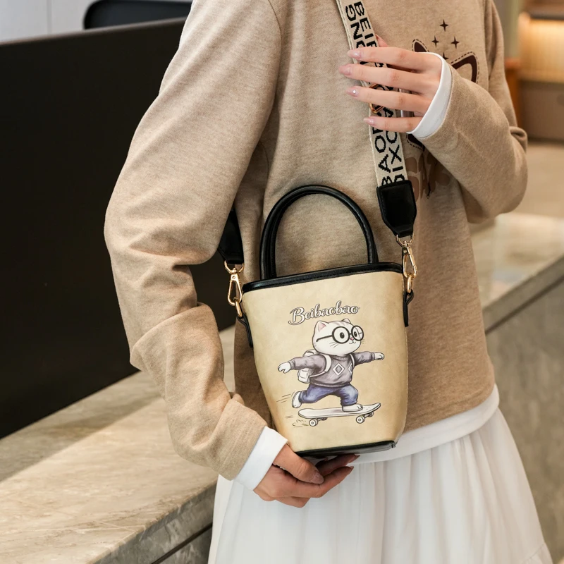 New women's handbag, women's messenger bag, fashionable and light luxury shoulder bag, casual bucket bag, perfect gift for wife