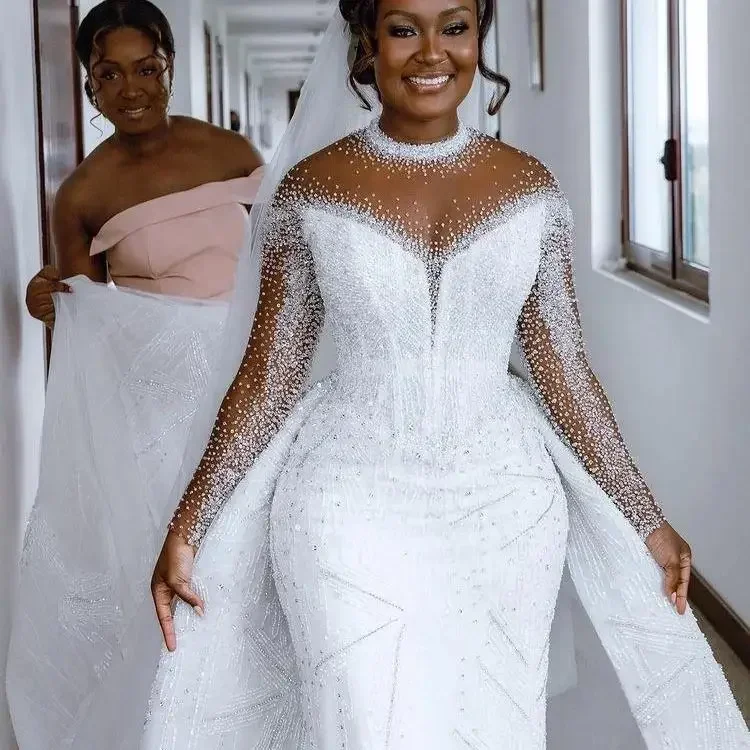 Robes de mariée sirène à perles lourdes personnalisées avec traîne détachable col transparent manches longues robes de mariée robes sur mesure
