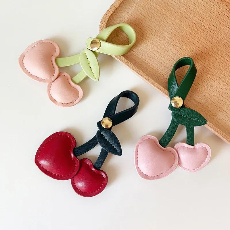 New Cute 3D Peach Heart Cherry Cherry Cherry Car Key Chains Red Pink Love Versatile Bag Pendant Key Chains for Women