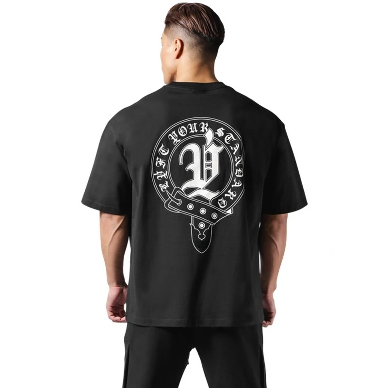 2026 Gothic Letter D Men's Gym T-Shirt, Emblem Back Graphic, Oversized Heavy Cotton Streetwear For Bodybuilding Powerlifting