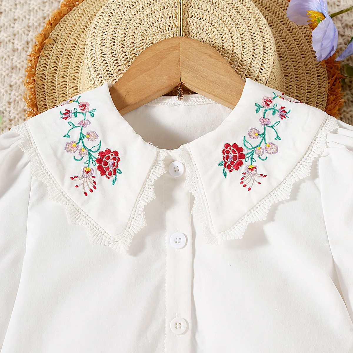 Girls Autumn Casual fashion Large Lapel Exquisite Floral Embroidery Stitching Lace Sleeves Closed Front Breasted Shirt