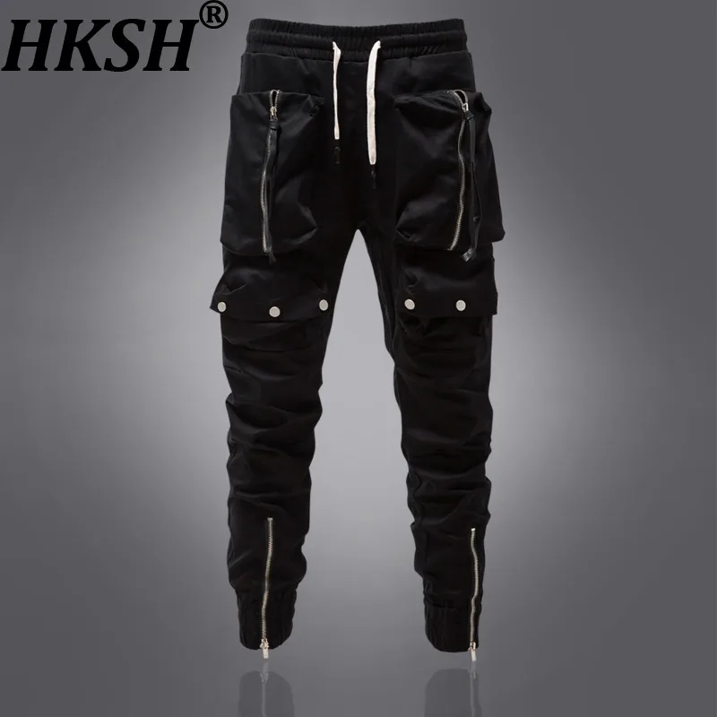 

HKSH Spring Autumn New Men Tide Safari Style Cotton Casual Pants Zipper Decoration Large Pockets Elastic Waist Overalls HK18811