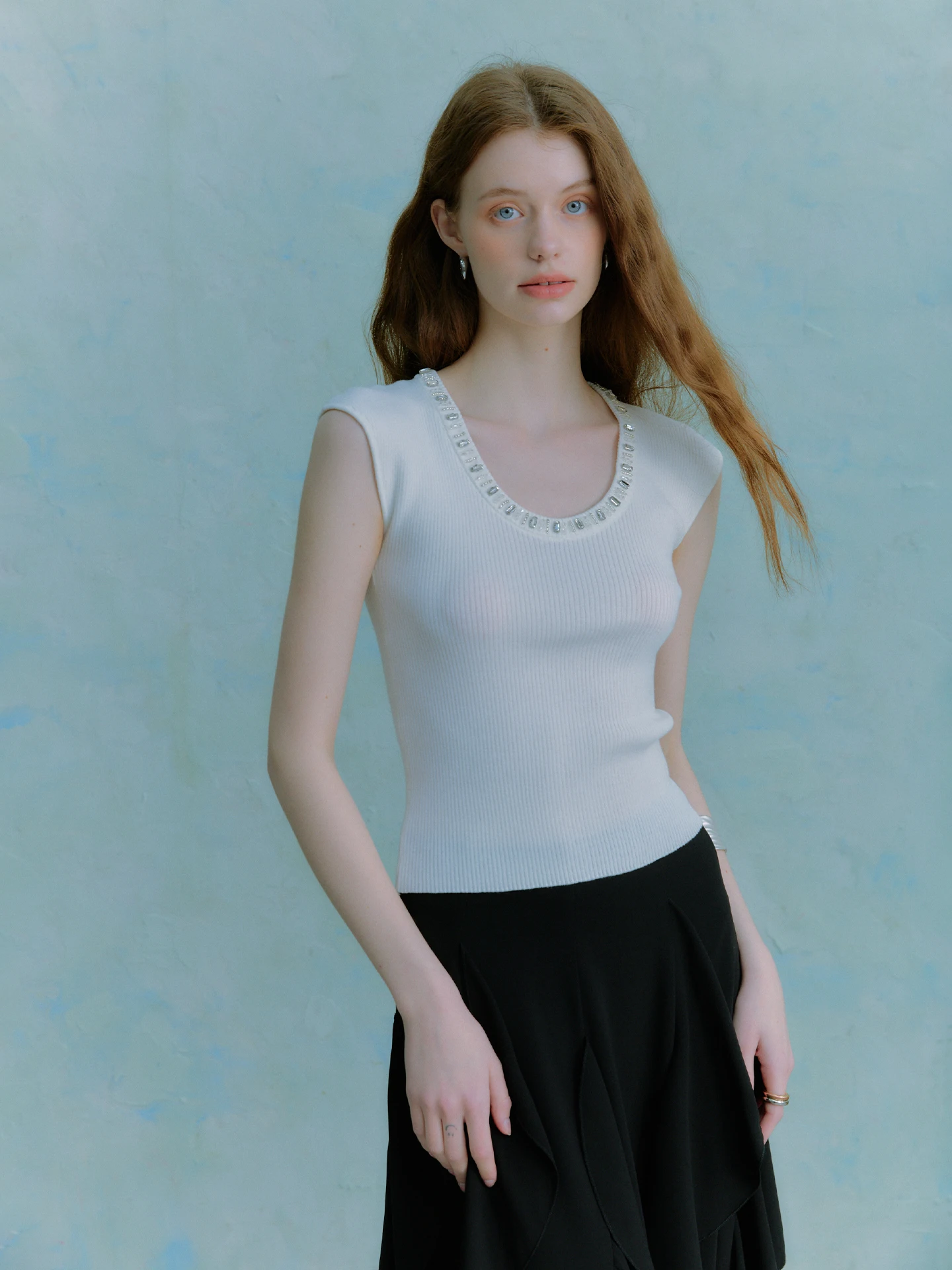 

Женская футболка Oz "Jewel Tone" с U-образным вырезом, облегающая, из ледяного шелка, вязаная, весна-лето, украшенная бусинами, мягкий трикотаж