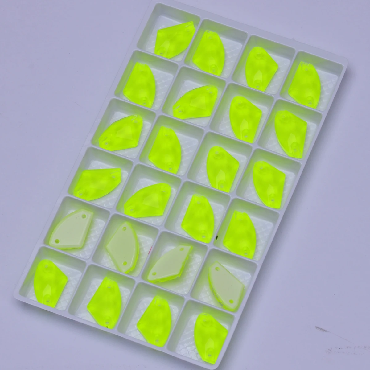 Galaktische Neonkanten mit Abschrägungen K9-Glas Nähsteine Flache Rückseite DIY-Bastelzubehör Aufnähbare Strasssteine für Kleidung, Kleider, Taschen – Detail 7