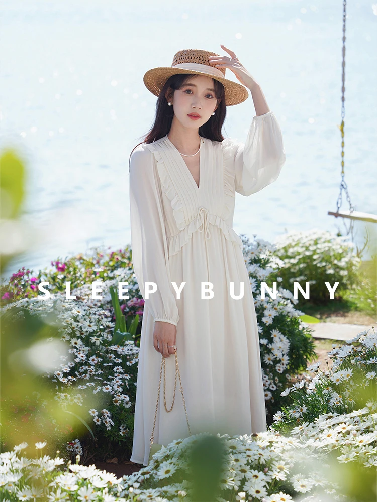 

Elegant Pleated Chiffon Dress Women Long Sleeve V Neck Floral Midi Dress Sweet High Waist A-Line Fit Outfit Spring Vacation Look