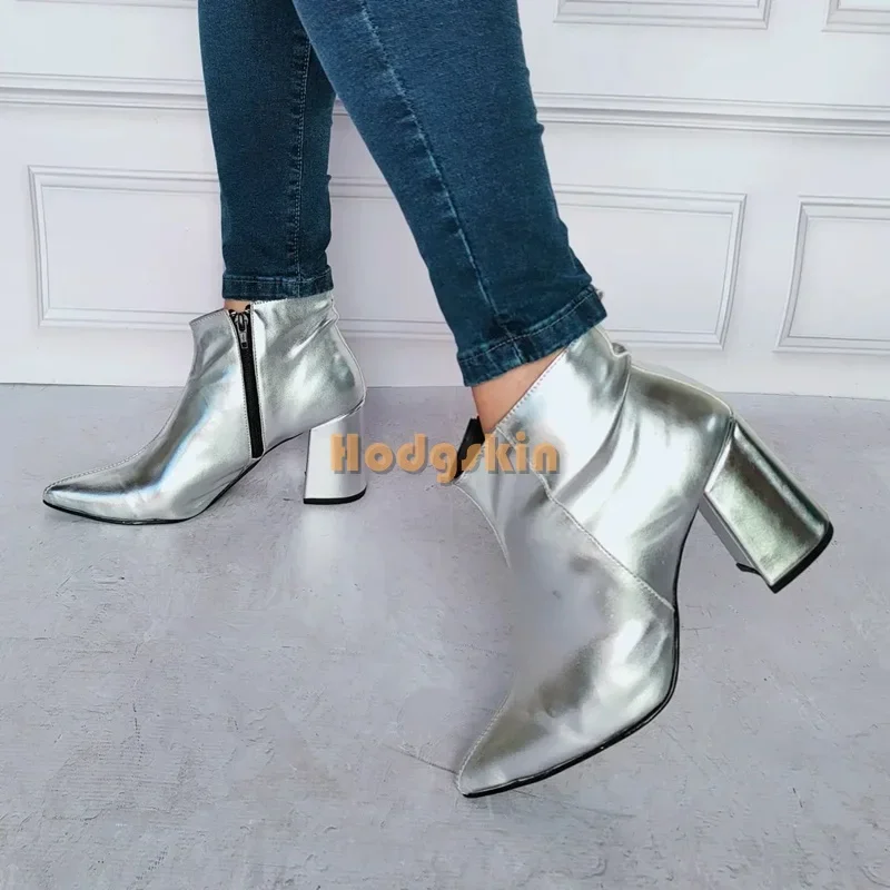 

Серебряные ботильоны с боковой молнией, однотонные кожаные короткие ботинки с острым носком на мелком квадратном каблуке, женское новое поступление, модная обувь 2025