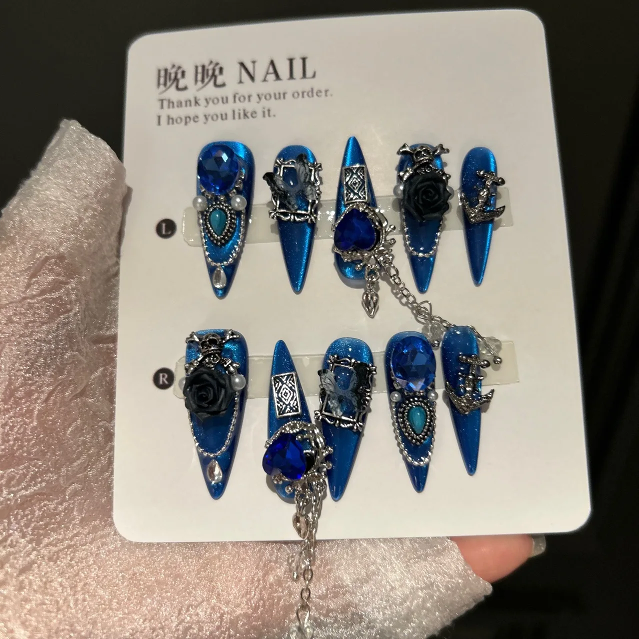 Deep Sea Punk Press-on Nails Set, ABS-Harzbasis mit Legierungsketten/Edelstein/Perlendekor, mehrere Größen für Musikfestivals/Gothic-Outfits/ – Detail 3