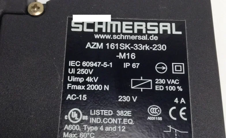 

SCHMERSAL New Safety Switch AZM 161SK-33RK-230-M16 101143703