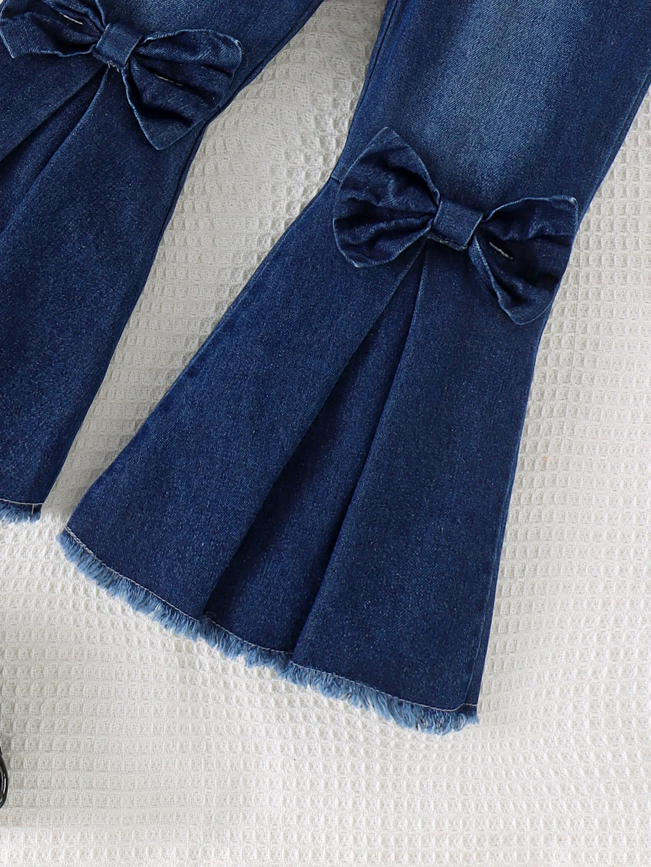 2PCS New Autumn Style For 4-7 Year Old Girls. Comfortable Simple And Fashionable White Butterfly Top + Denim Pantsuit