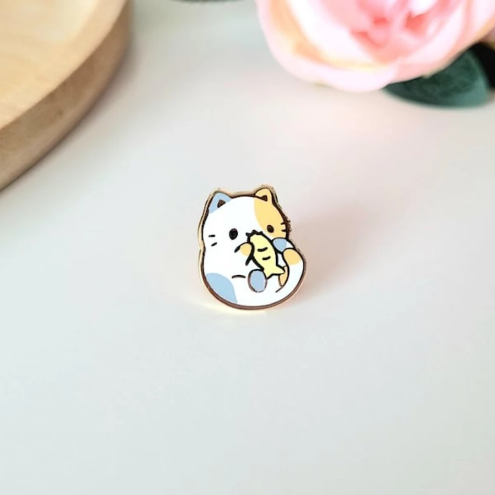 Niedliche kleine Katze Emaille Pins Kawaii Kätzchen Fisch Metall Abzeichen Cartoon Tier Brosche für Schmuck Zubehör Geschenke für Katzenliebhaber – Detail 3
