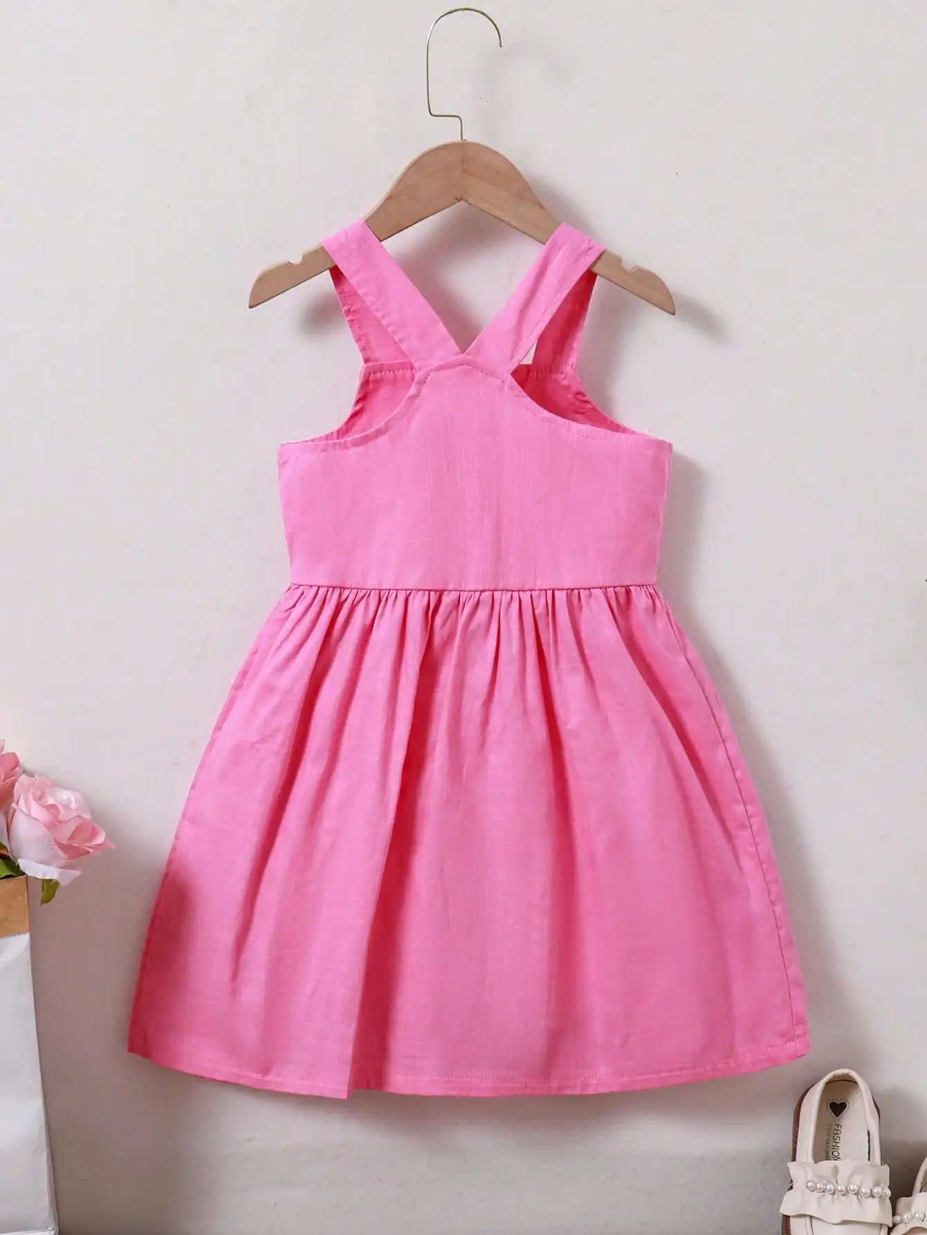 （7333）Girl's Fun Ice Cream Print Woven Suspender Dress in Fresh Rose Red with 3D Floral Decoration, Cute and Unique, Suitable for Family Gatherings, Daily Outings, Soft and Breathable Fabric, Allowing Children to Enjoy the Coolness of Summer. Suitable for Little Girls Aged 4-7, Spring and Summer.