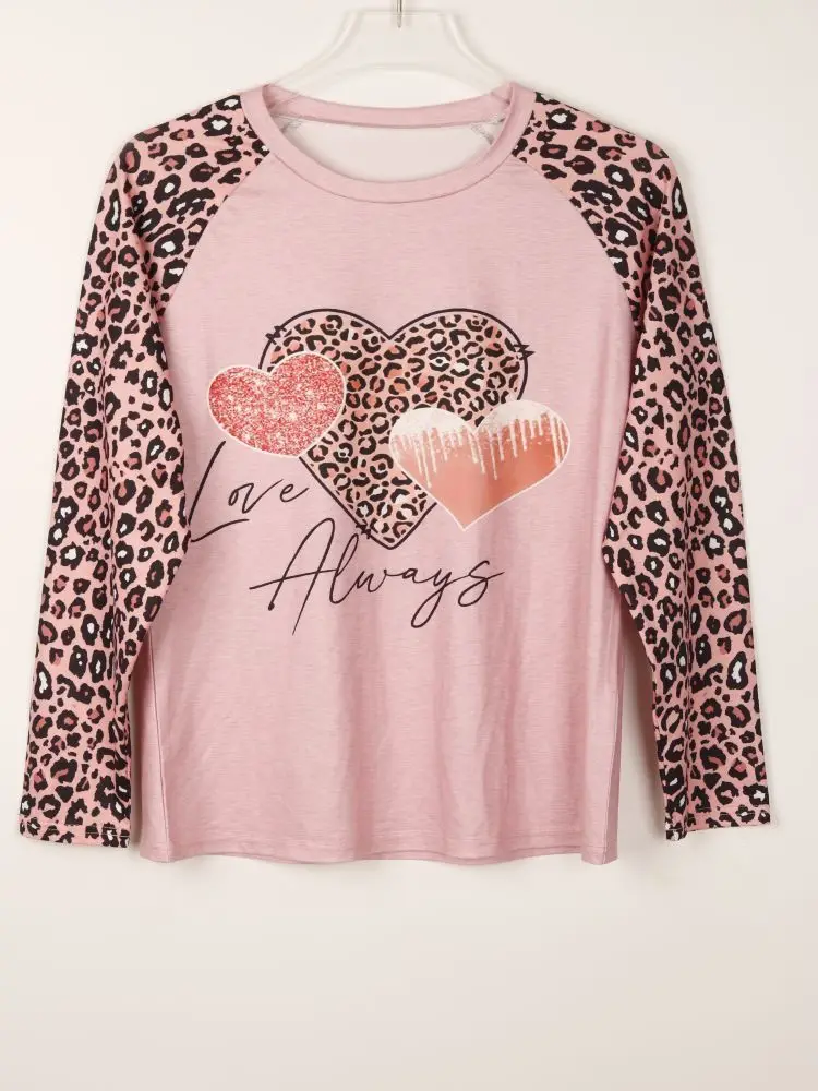 A Valentine\'s Day long sleeved love leopard print T-shirt