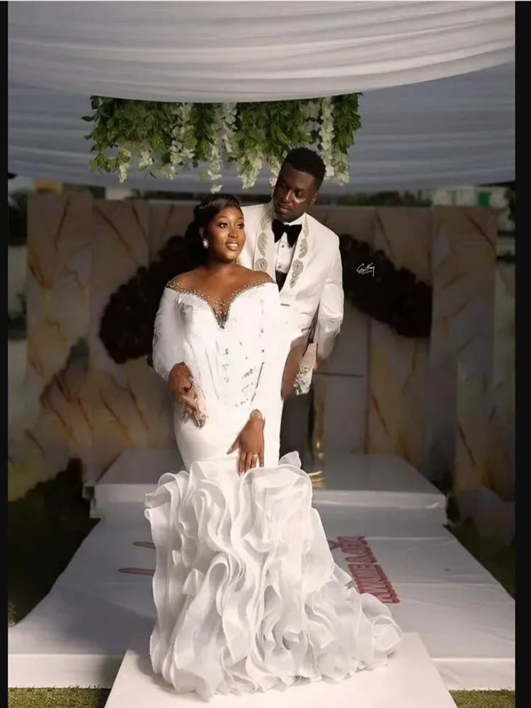 Maßgeschneiderte schiere Hals glänzende Perlen Meerjungfrau Brautkleider für die Braut Robe De Mariée volle Ärmel kaskadierende Rüschen Brautkleid