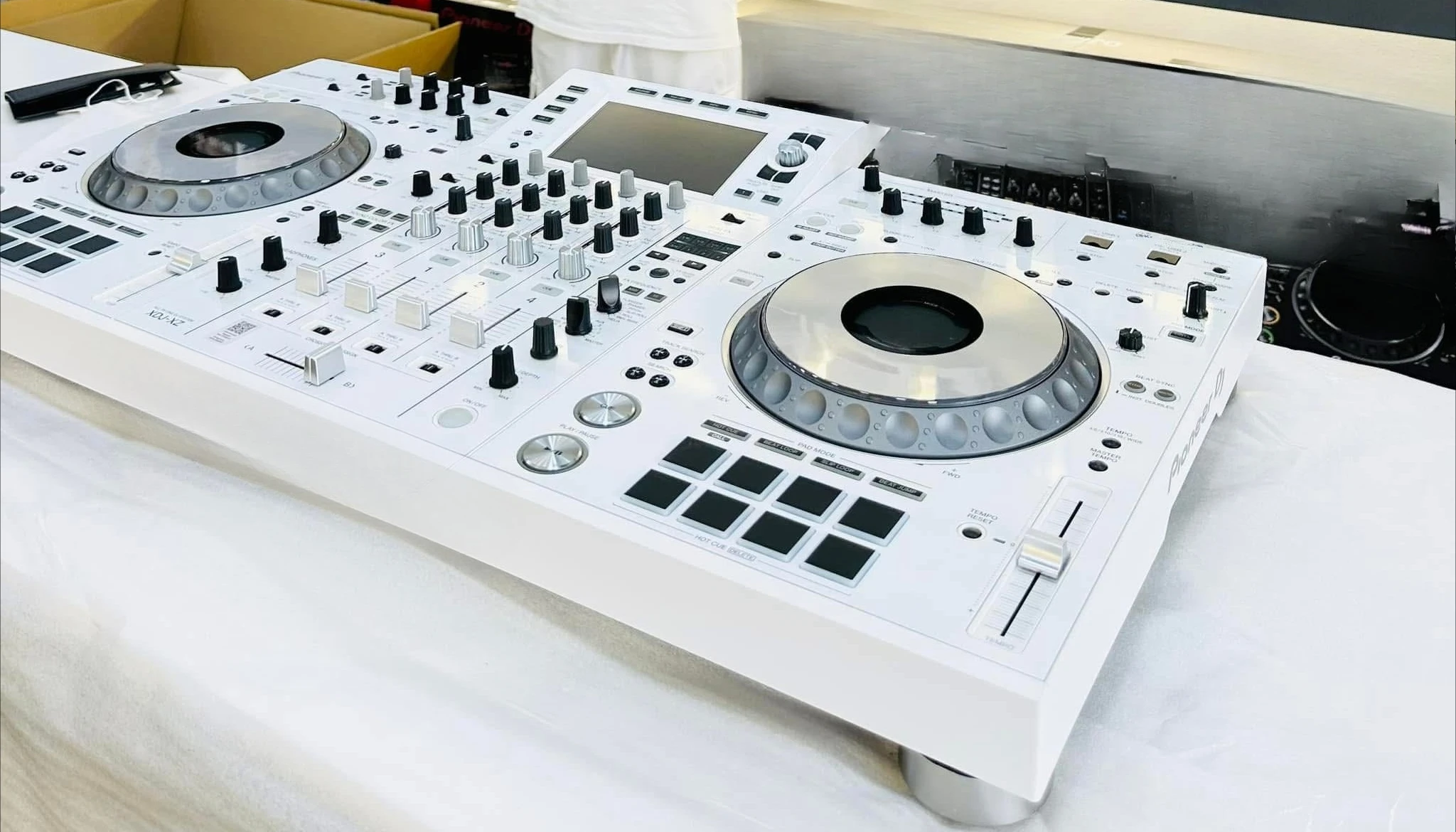 White Limited Edition for XDJ-XZ RX3 RR All-in-One Digital DJ Player