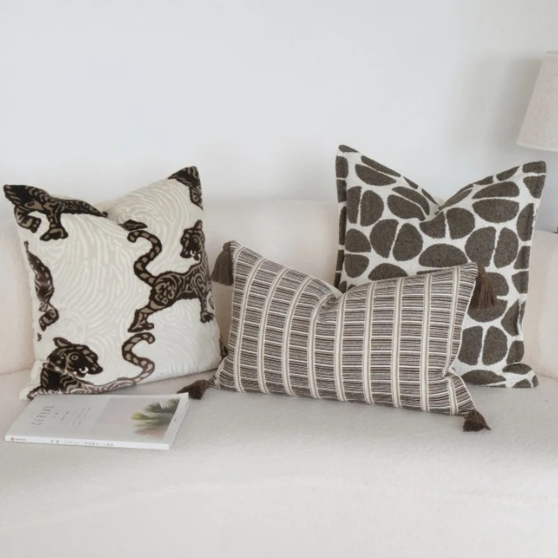 Vintage Animal Print Cushion Case Set Brown Tiger Geometric Stripe Cotton Throw Pillow Covers with Tassel for Sofa Bedroom Decor