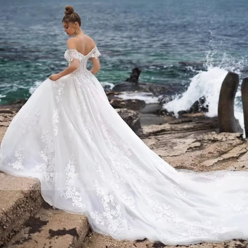Customized Design Exquisite Appliques Chapel Train Ball Gown Wedding Dress Luxury Beading Sweetheart Neck Lace Up Princess Brida