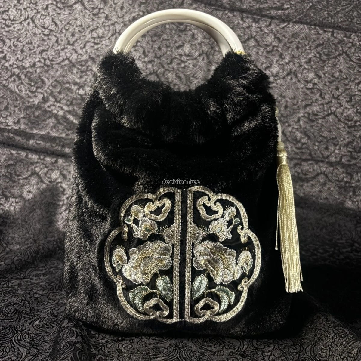 حقيبة يد مطرزة من القطيفة على الطراز العرقي الصيني لخريف وشتاء 2025 حقيبة يد عصرية كلاسيكية من شيونغسام هانفو حقيبة شرابة