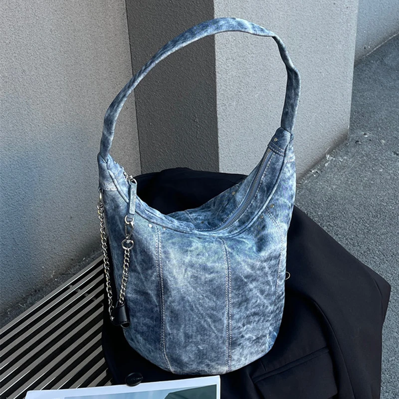 Bolsos de cubo de gran capacidad para mujeres Bolsos y monederos de diseñador de lujo 2024 Nuevo en moda Denim Tie Dye Cadena Decoración Hombro Envío gratis Llegada rápida