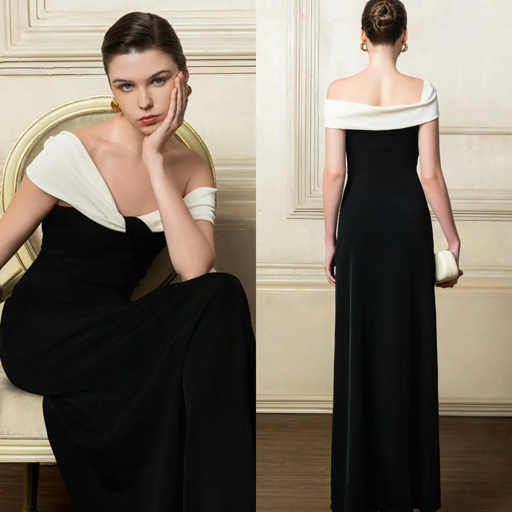 Aangepaste eenvoudige zwarte jersey avondjurk modern uit de schouder mouwloze homecoming jurken mode vestido de festa