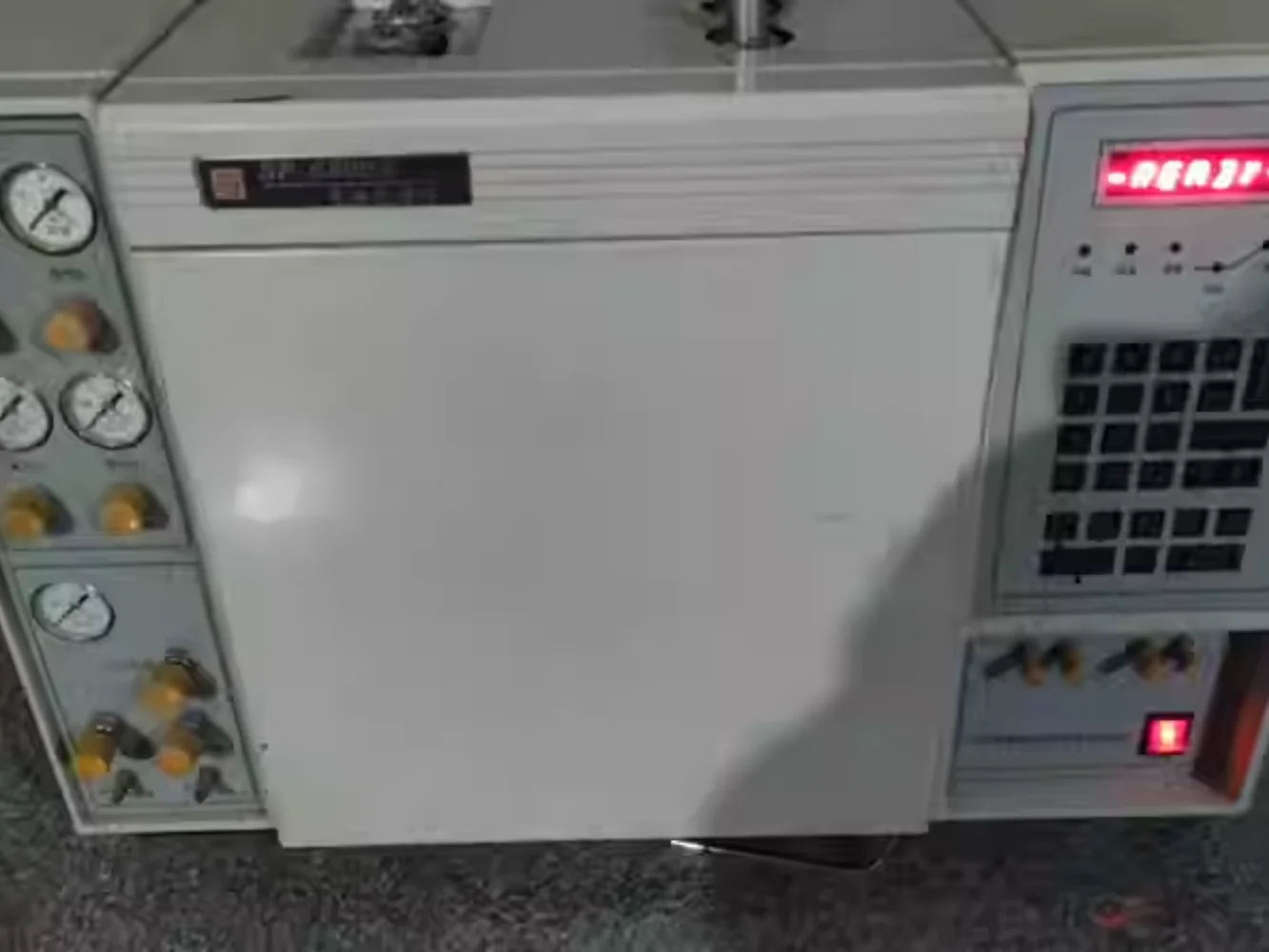 

SP-6800A gas chromatograph