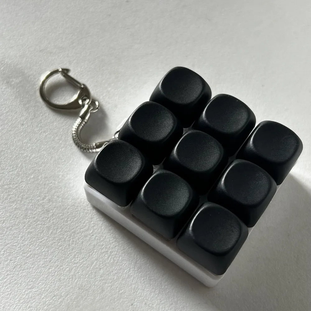 New DIY Keyboard Fidget Keychain Keycap Keys Button Clicker 4/9Keys Relief Stress Finger Keyboard Cap Adult