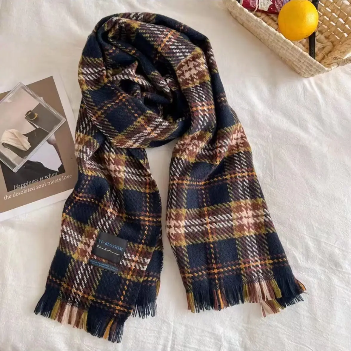 New Elegant Women's Autumn Winter Warp Fashionable Versatile Plaid Shawl Thickened Warm Scarf Suitable for Daily Use 2024 R124