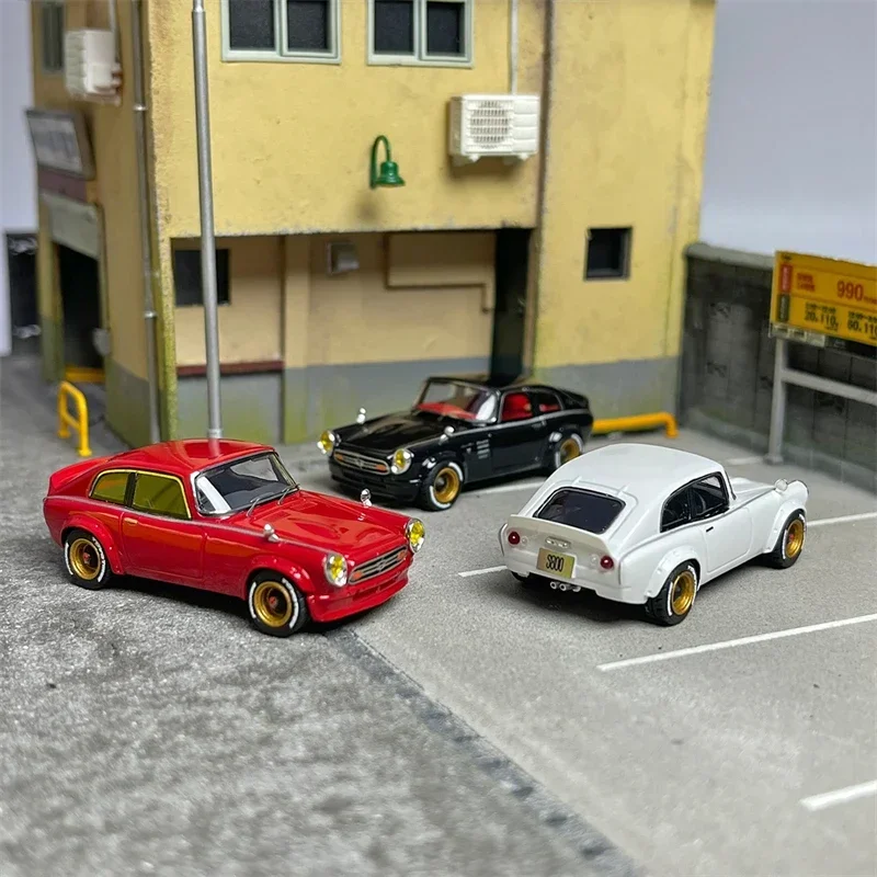 

Mortal 1:64 S800 white red black Diecast Model Car